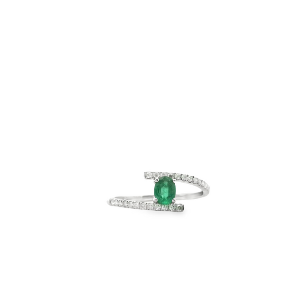 Emerald Solitaire Ring with Diamonds